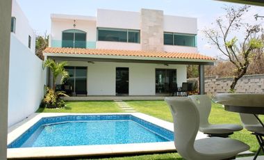Casa con alberca propia en fraccionamiento al sur de Cuernavaca en Xochitepec Morelos