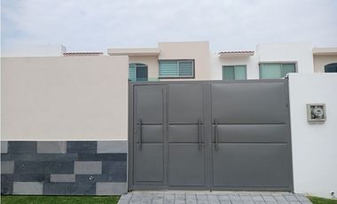 Casa con alberca propia en fraccionamiento al sur de Cuernavaca en Xochitepec Morelos