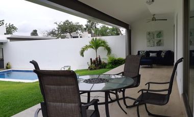 Casa con alberca propia en fraccionamiento al sur de Cuernavaca en Xochitepec Morelos