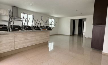 Bodega nueva en venta con casa en planta alta en esquina en Jardines de la Cruz