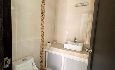 Bodega nueva en venta con casa en planta alta en esquina en Jardines de la Cruz