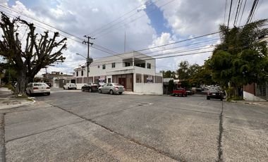 Bodega nueva en venta con casa en planta alta en esquina en Jardines de la Cruz