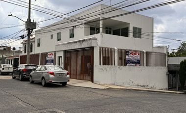 Bodega nueva en venta con casa en planta alta en esquina en Jardines de la Cruz