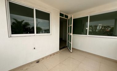 Bodega nueva en venta con casa en planta alta en esquina en Jardines de la Cruz
