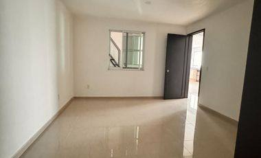 Bodega nueva en venta con casa en planta alta en esquina en Jardines de la Cruz