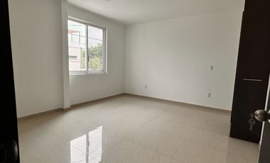 Bodega nueva en venta con casa en planta alta en esquina en Jardines de la Cruz