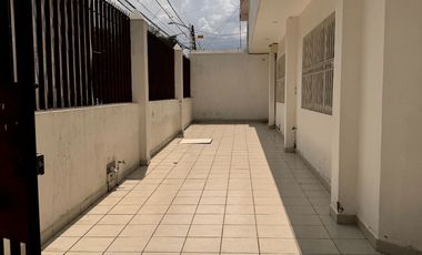 Bodega nueva en venta con casa en planta alta en esquina en Jardines de la Cruz