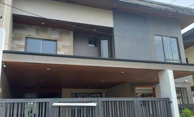 𝐅𝐎𝐑 𝐒𝐀𝐋𝐄: Batac - Tuazon Executive Village BF Homes - 3 Storey House & Lot, LA: 204 Sqm., FA: 280 Sqm., Paranaque City