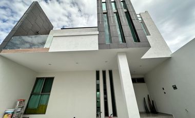 CASA EN VENTA EN FRACC. COLINAS DEL SOL HAB. EN PLANTA BAJA