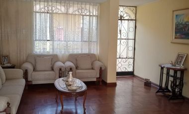 SURCO, Casa en venta: 4 dormitorios. Carca a Caminos del Inca. Seguridad