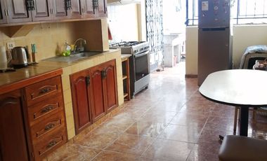 SURCO, Casa en venta: 4 dormitorios. Carca a Caminos del Inca. Seguridad