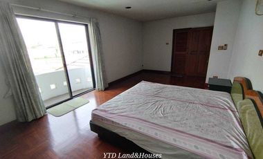House for sale in Suan Phong Phet 7, located in the Khlong Prapa area. Near Impact Muang Thong Thani, Price 18.5 M.Baht