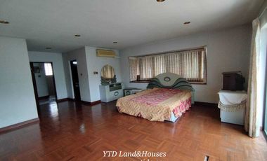 House for sale in Suan Phong Phet 7, located in the Khlong Prapa area. Near Impact Muang Thong Thani, Price 18.5 M.Baht