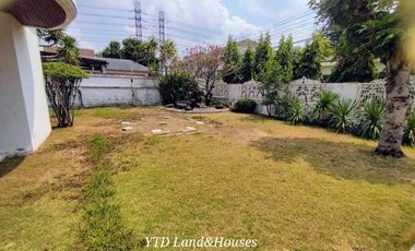 House for sale in Suan Phong Phet 7, located in the Khlong Prapa area. Near Impact Muang Thong Thani, Price 18.5 M.Baht
