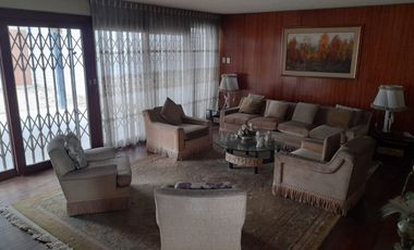 BAJÓ DE PRECIO!!!! CASA:  2 FRENTES, AVENIDA Y PARQUE