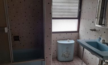 BAJÓ DE PRECIO!!!! CASA:  2 FRENTES, AVENIDA Y PARQUE