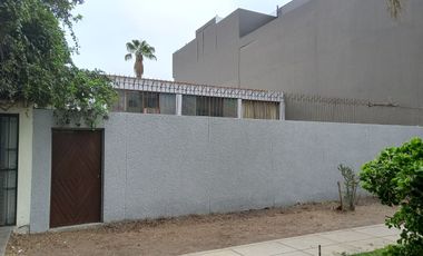 BAJÓ DE PRECIO!!!! CASA:  2 FRENTES, AVENIDA Y PARQUE