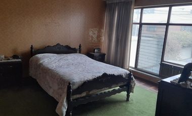 BAJÓ DE PRECIO!!!! CASA:  2 FRENTES, AVENIDA Y PARQUE