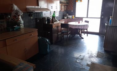 BAJÓ DE PRECIO!!!! CASA:  2 FRENTES, AVENIDA Y PARQUE