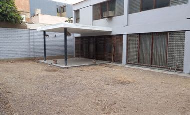 BAJÓ DE PRECIO!!!! CASA:  2 FRENTES, AVENIDA Y PARQUE