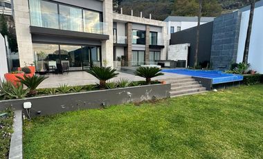 RESIDENCIA EN VENTA EN COLONIAL DE LA SIERRA, SAN PEDRO