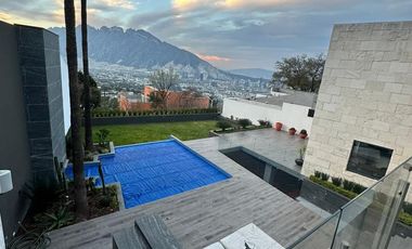 RESIDENCIA EN VENTA EN COLONIAL DE LA SIERRA, SAN PEDRO