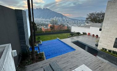 RESIDENCIA EN VENTA EN COLONIAL DE LA SIERRA, SAN PEDRO