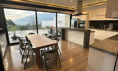 RESIDENCIA EN VENTA EN COLONIAL DE LA SIERRA, SAN PEDRO