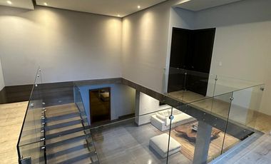 RESIDENCIA EN VENTA EN COLONIAL DE LA SIERRA, SAN PEDRO