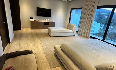 RESIDENCIA EN VENTA EN COLONIAL DE LA SIERRA, SAN PEDRO