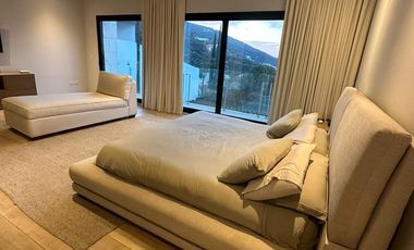 RESIDENCIA EN VENTA EN COLONIAL DE LA SIERRA, SAN PEDRO