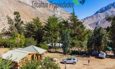 Venta de terreno de 6.000 m2 con linda casa , cabaña y orilla de río, Cochiguaz, Valle del Elqui. $198 millones