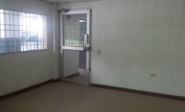 Alquiler de local comercial u oficina de 120m2 sobre la Av. Carlos Julio Arosemena