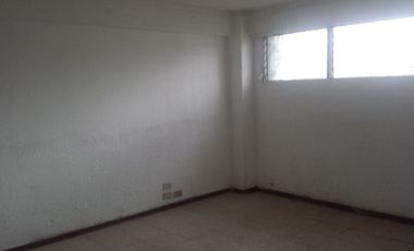 Alquiler de local comercial u oficina de 120m2 sobre la Av. Carlos Julio Arosemena