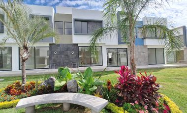 VENTA DE CASA RESIDENCIAL CON ALBERCA A 5 MINUTOS DE ZÓCALO EN EMILIANO ZAPATA