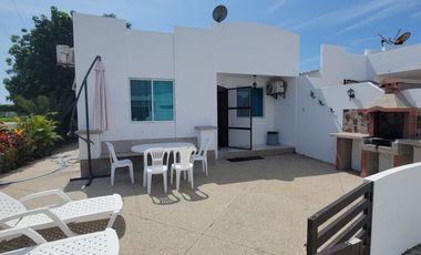 En alquiler espectacular casa esquinera full amoblada en Ciudad Punta Carnero, Salinas Ecuador