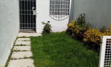 BONITA CASA DE UN PISO