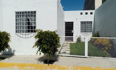 BONITA CASA DE UN PISO