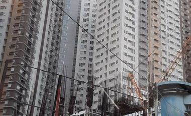 METRO MANILA High End Condo Modern Minimialist Condo near Hotel Mall Resturants and Airport Hospital School Office  HIGH END BUT AFFORDABLE CONDO IN S