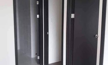 METRO MANILA High End Condo Modern Minimialist Condo near Hotel Mall Resturants and Airport Hospital School Office  HIGH END BUT AFFORDABLE CONDO IN S