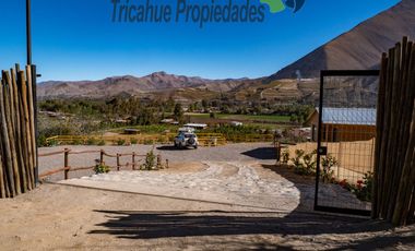 Terreno con cabañas amobladas para turistas y piscina, Valle del Elqui. $210 millones