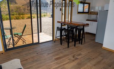 Terreno con cabañas amobladas para turistas y piscina, Valle del Elqui. $210 millones