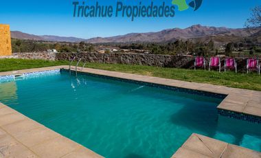 Terreno con cabañas amobladas para turistas y piscina, Valle del Elqui. $210 millones