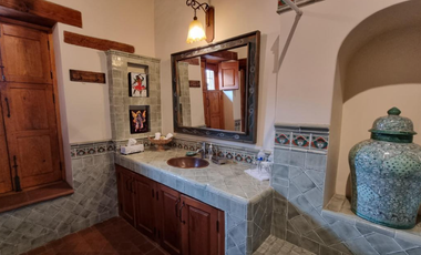 CASA EN PATZCUARO EN CENTRO HISTORICO CON 8 RECAMARAS