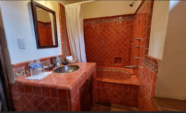 CASA EN PATZCUARO EN CENTRO HISTORICO CON 8 RECAMARAS