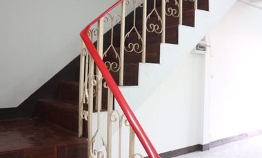 Very lovey townhome for sell in Sarapee area sell with tenant