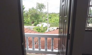 Very lovey townhome for sell in Sarapee area sell with tenant