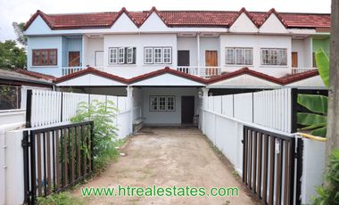 Very lovey townhome for sell in Sarapee area sell with tenant