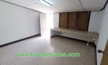 Very lovey townhome for sell in Sarapee area sell with tenant