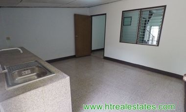 Very lovey townhome for sell in Sarapee area sell with tenant